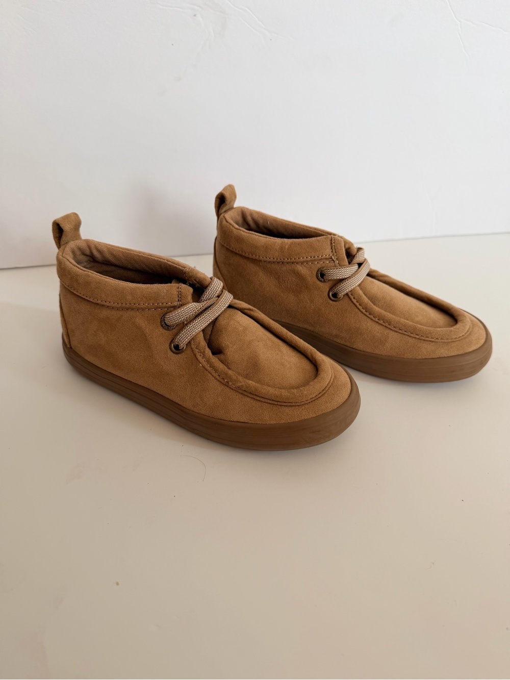 Boys Fall Suede Moccasin-Style Low Top Sneakers in Camel